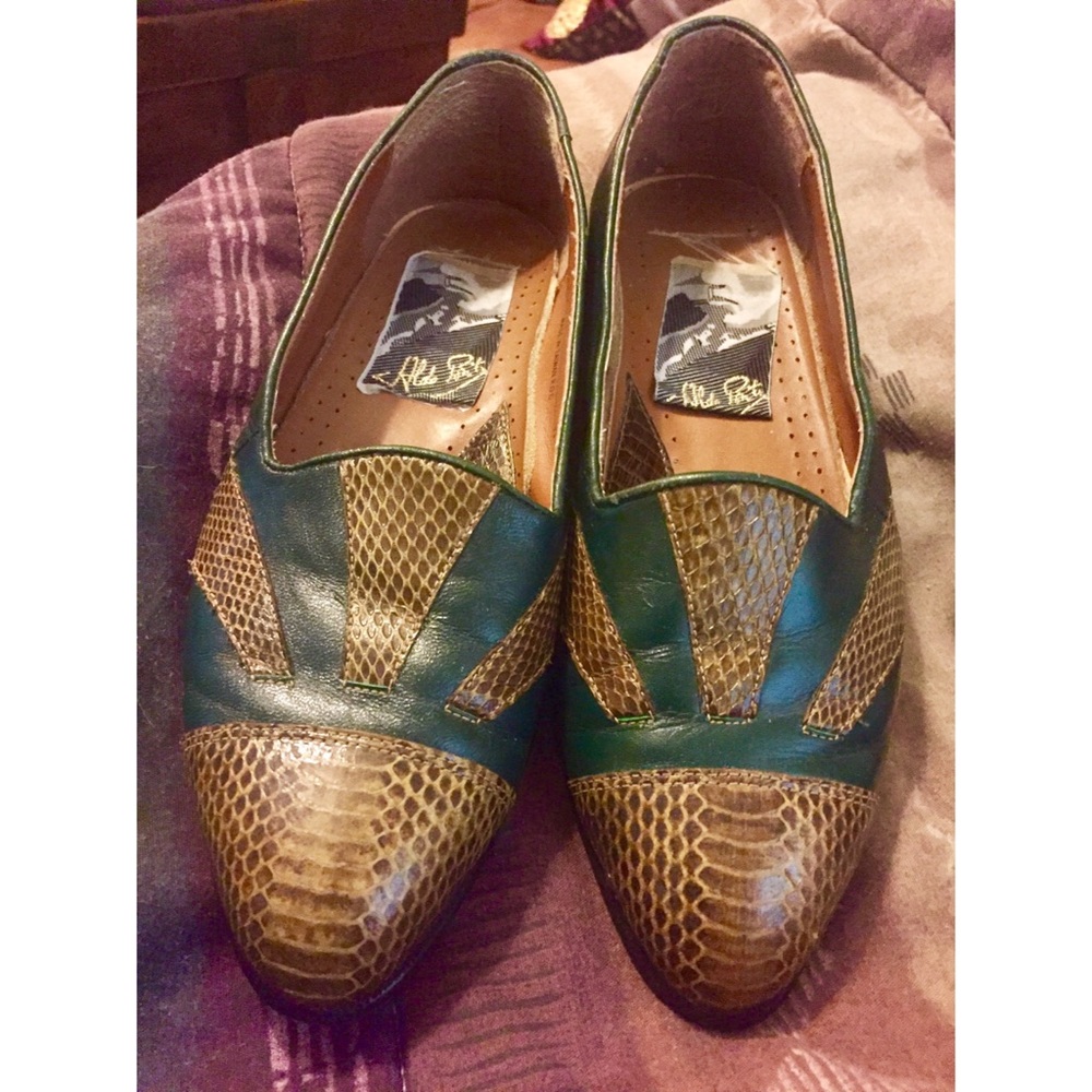 Vintage Snakeskin Flats 🐍