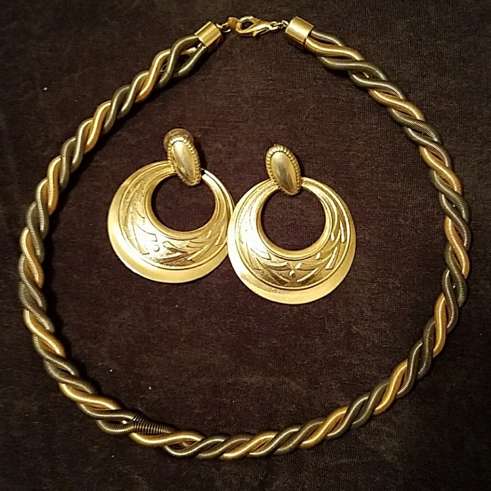 16" two toned necklace w/ earrings gldtone/blktone
