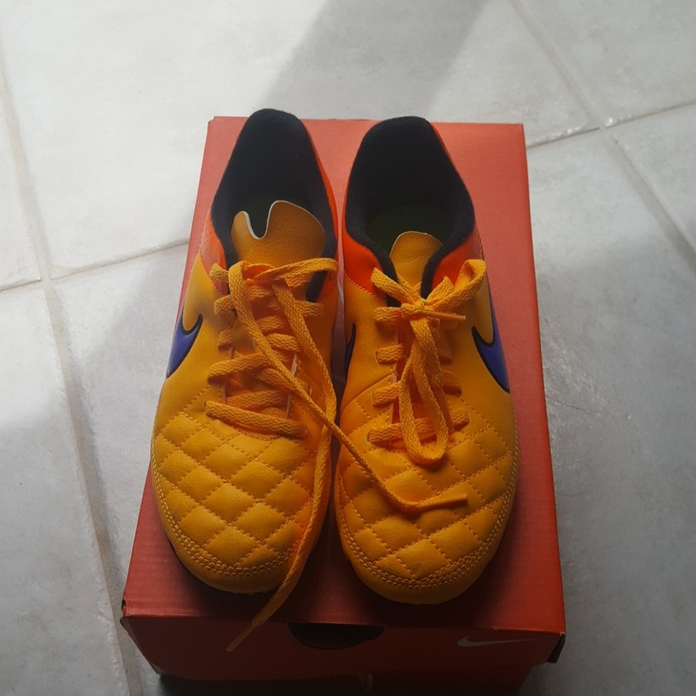 Soccer cleats