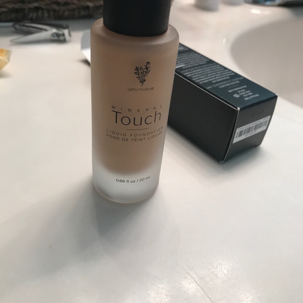 New Younique Mineral Touch Chiffon foundation