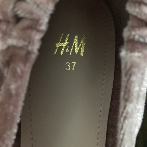 Brand new pointy velvet flats - Picture 3 of 3