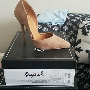 5 1/2 Taupe suede heels $Make a offer$