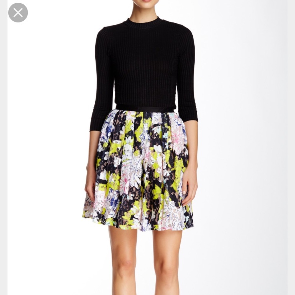 French connection lace mini skirt size 2