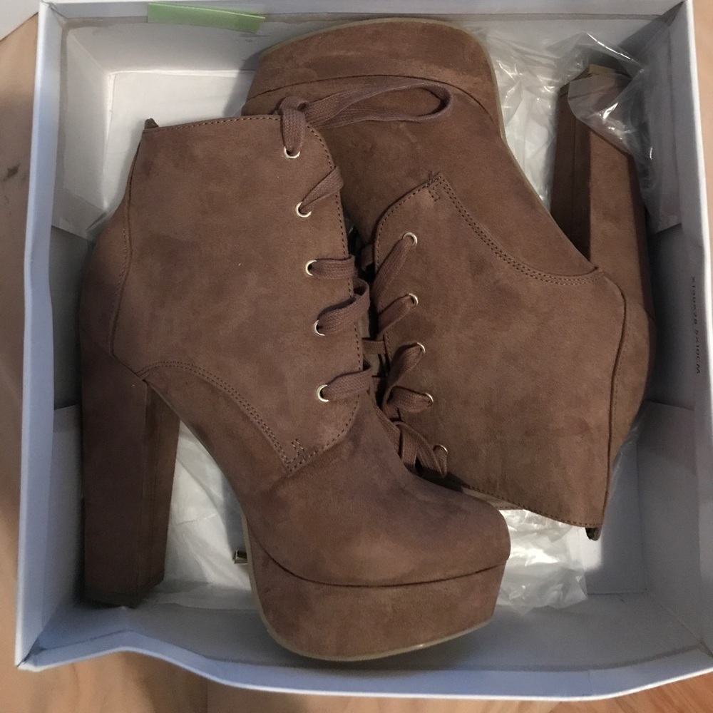 New ever been worn Forever 21 heels in taupe