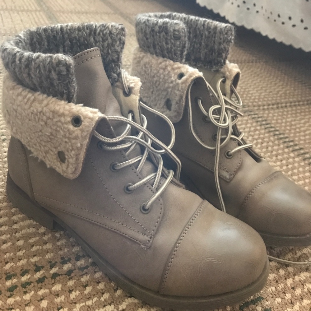 Combat boots