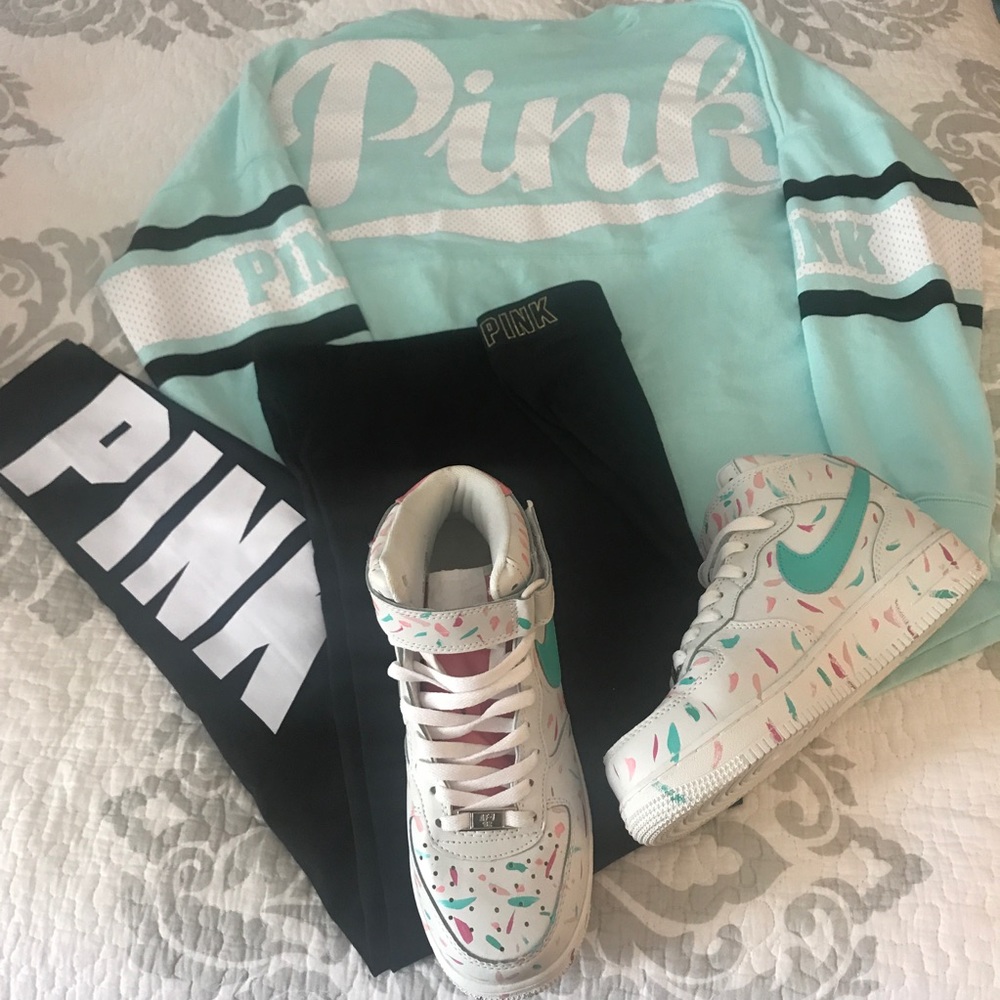 ๐VS Pink Set; Top-XS(?fits S/M),Bottom-M(?S-L)๐ - Picture 1 of 7