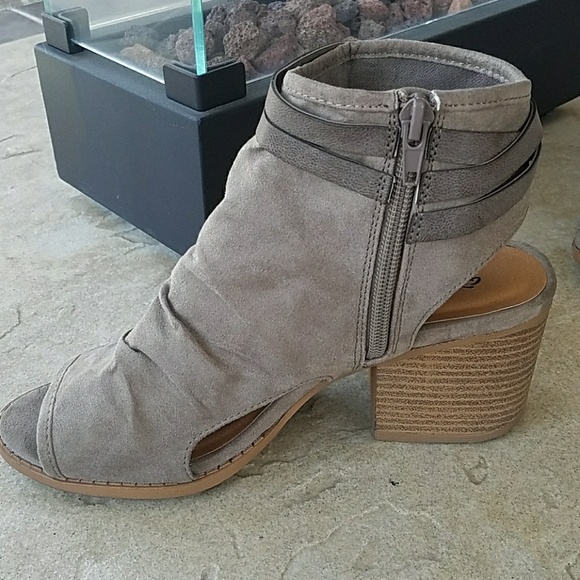 Qupid Heeled Open Toe Sandals - Picture 5 of 8