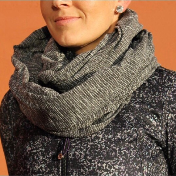 Lululemon Vinyasa Scarf, Rulu Coco Pique Black - Picture 3 of 7
