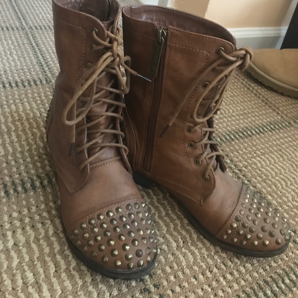Combat boots with studs
