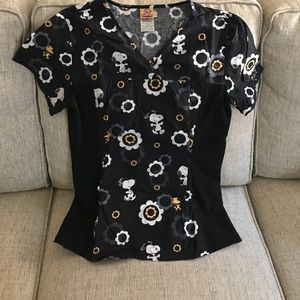 Cherokke flexibles snoopy scrub top sz small