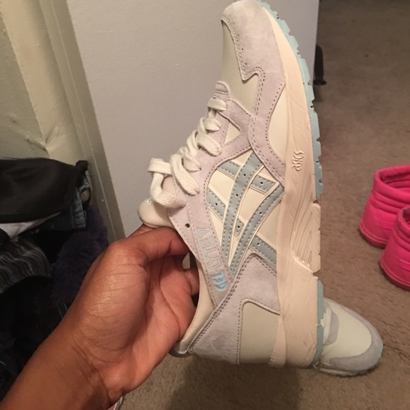 Tan and blue asics - Picture 2 of 5