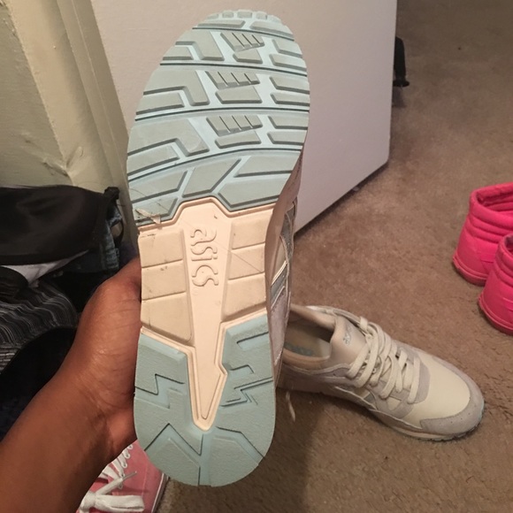 Tan and blue asics - Picture 3 of 5