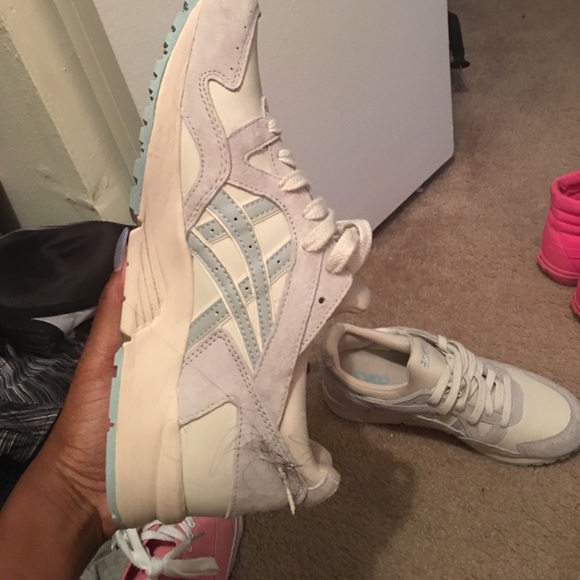 Tan and blue asics - Picture 4 of 5