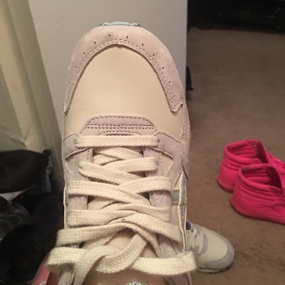 Tan and blue asics - Picture 5 of 5