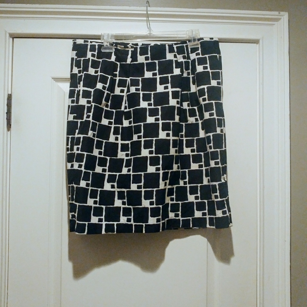 Gorgeous Banana Republic Black & Cream Skirt! 14