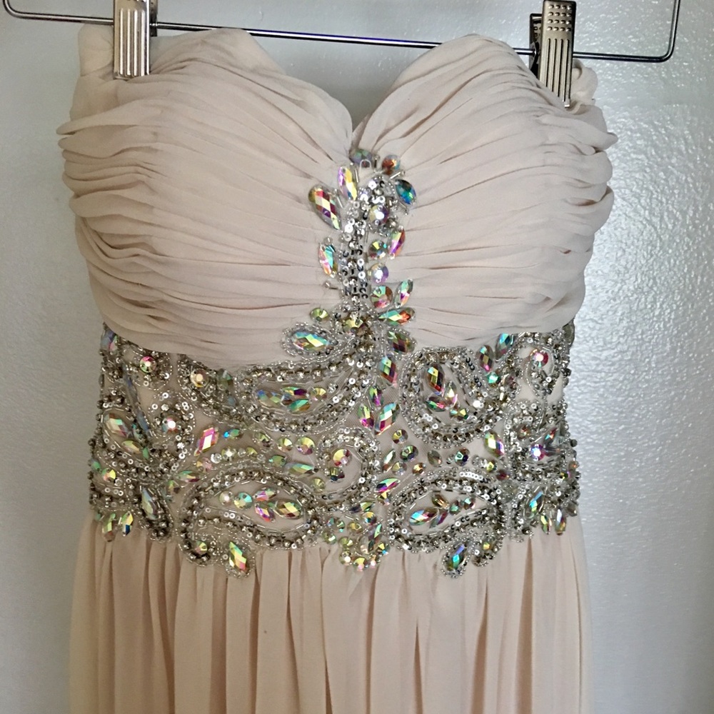 Gorgeous Formal Floor Length Gown