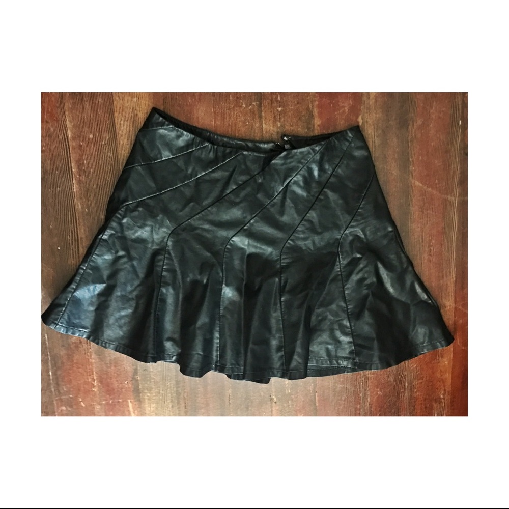 FREE PEOPLE! faux leather pleated mini skirt.