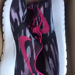nike women's shoes (SOLD)