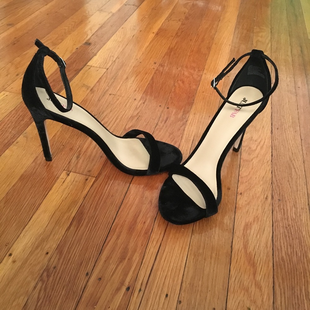 Ankle strap black velvet heels - Picture 2 of 3