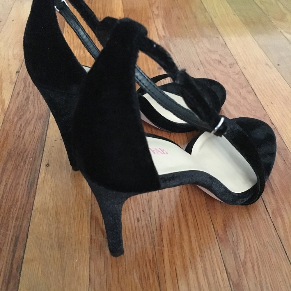 Ankle strap black velvet heels - Picture 3 of 3
