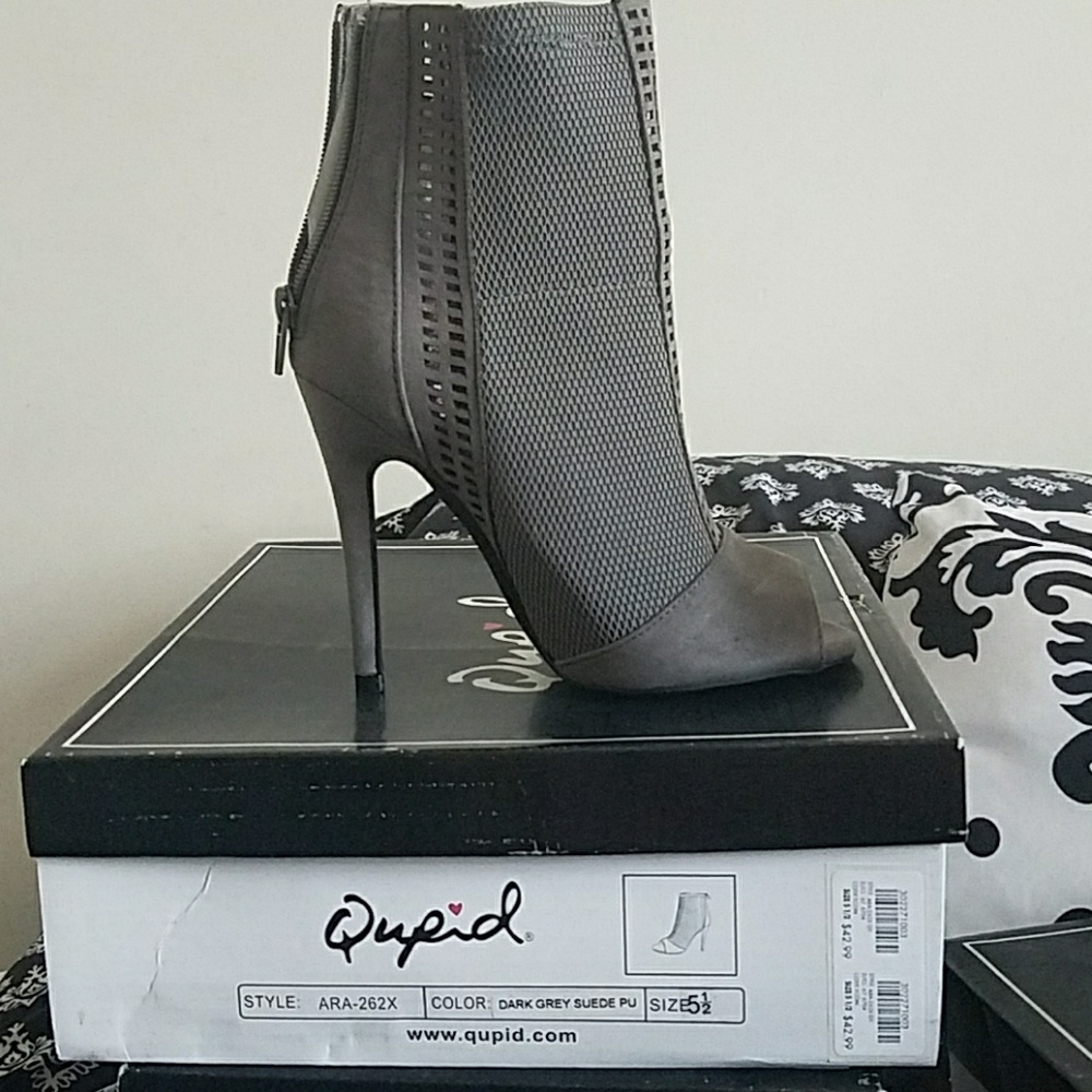 $Make a offer $ If buy both black & Gray for $30