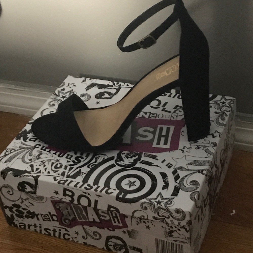 One pair of black heels
