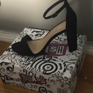 One pair of black heels