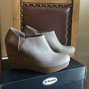 Dr. Scholl's Taupe Booty Wedges