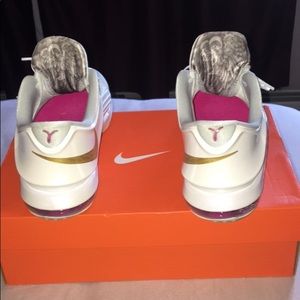kd breast cancer shoes