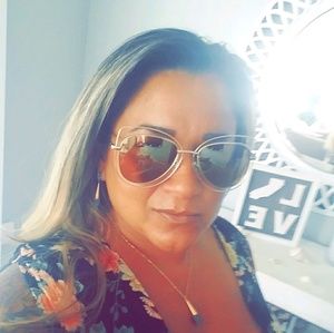 Meet your Posher, Liz