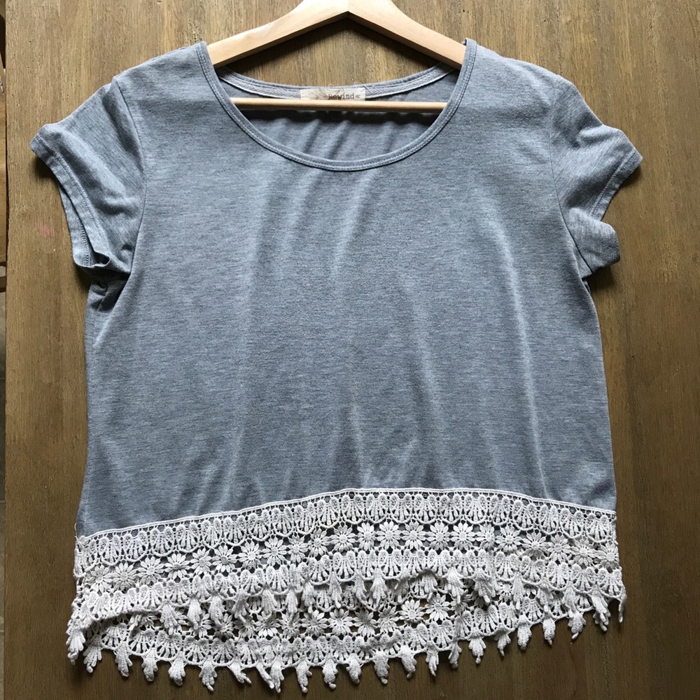 ❌SOLD❌ Gray T-shirt with cream lace