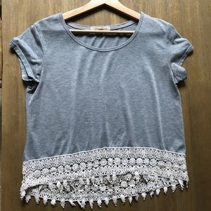 ❌SOLD❌ Gray T-shirt with cream lace