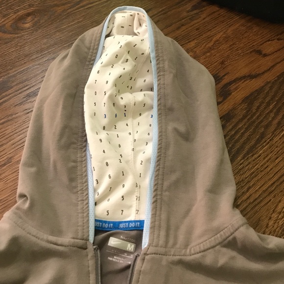 Women's quarter zip from Nike size medium - Picture 3 of 3