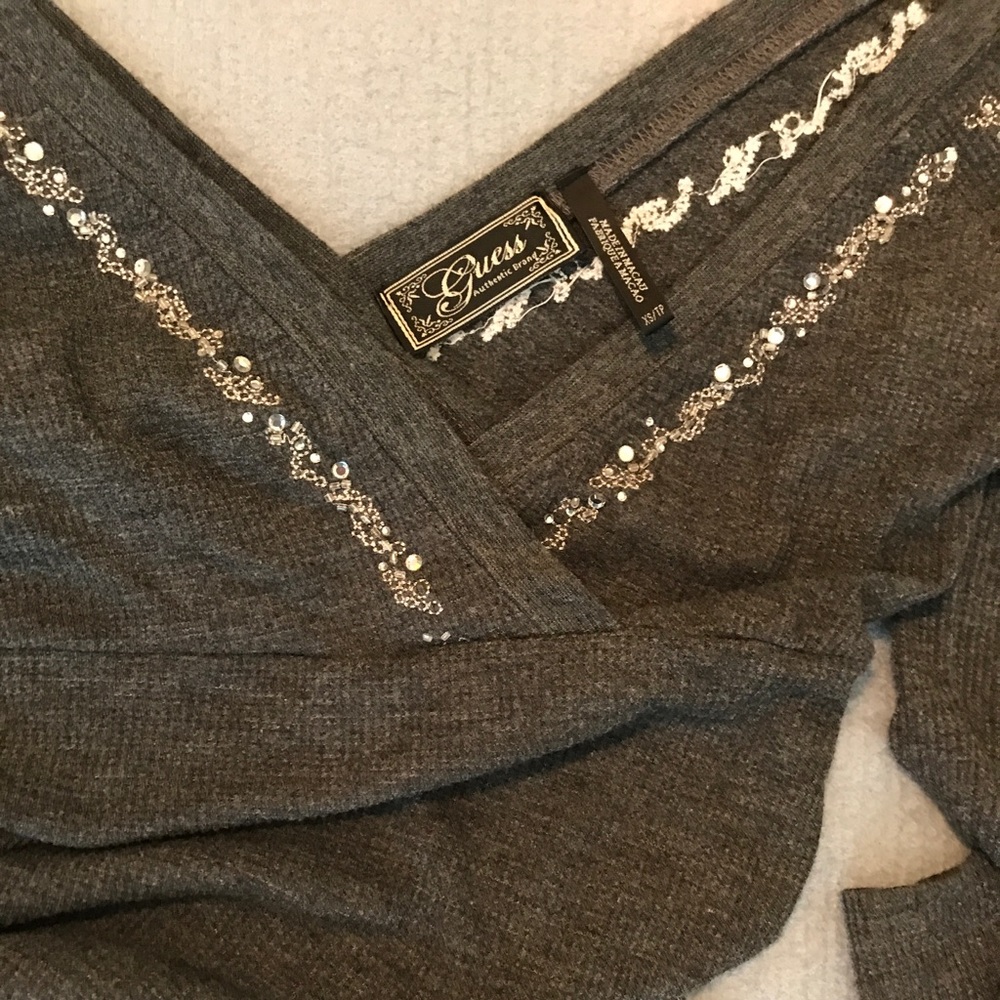 Guess Long Sleeve "V" Neck Top Size XS