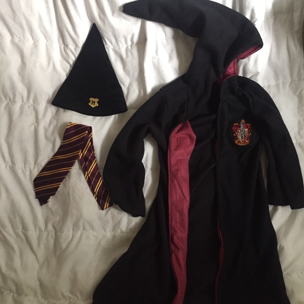 HARRY POTTER robe, tie, & hat