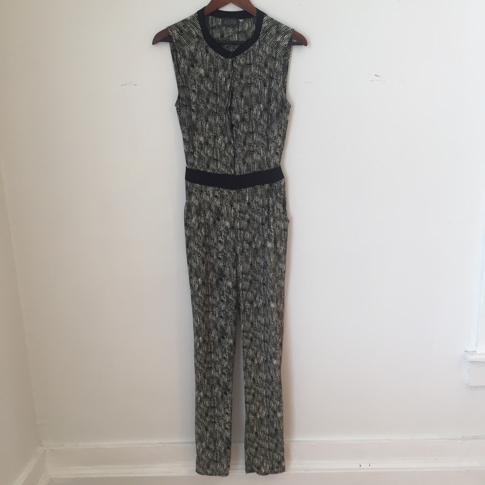 ASTR Geometric Jumpsuit with open back