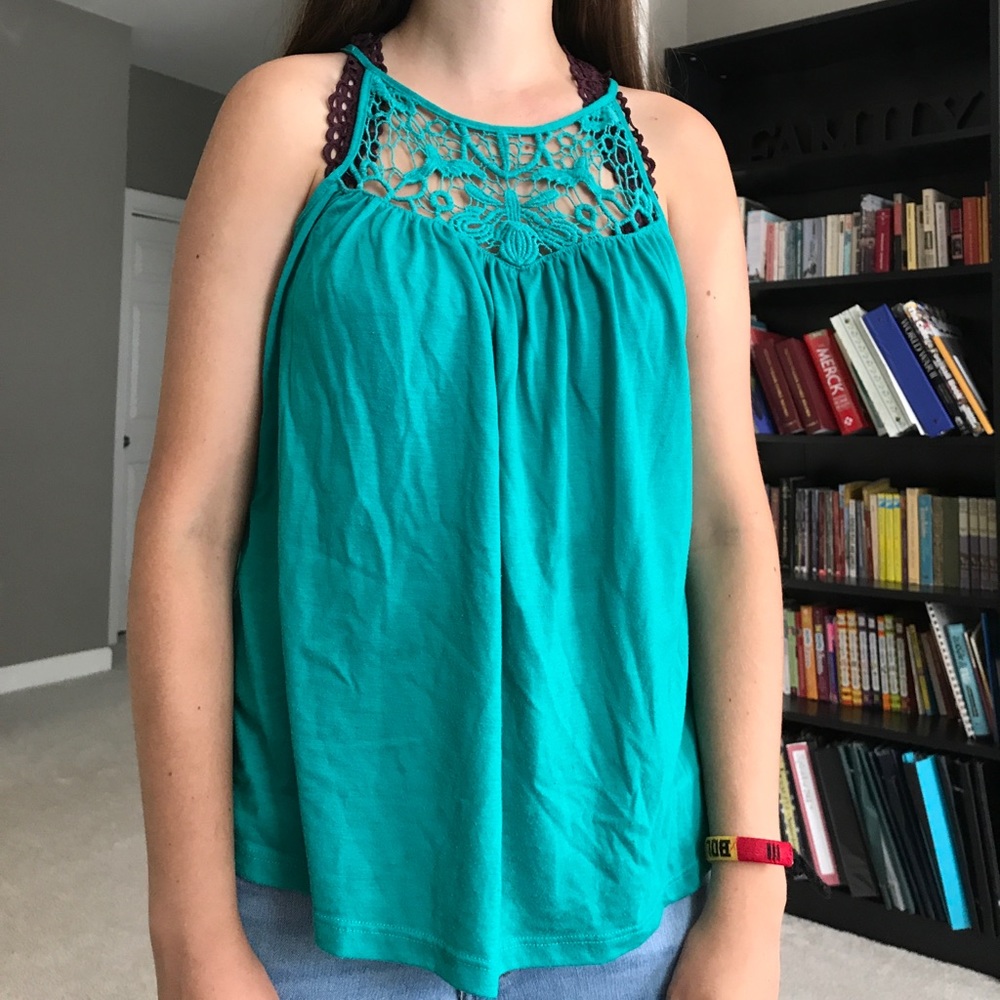 blue tank top