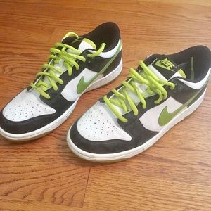 Glow in the dark Women's Nike low-profile sneakers