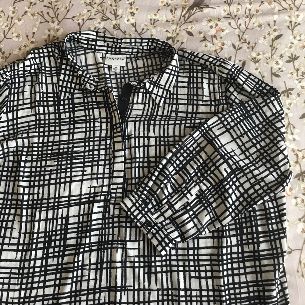 Ava & Viv Black and White Long-sleeved Blouse