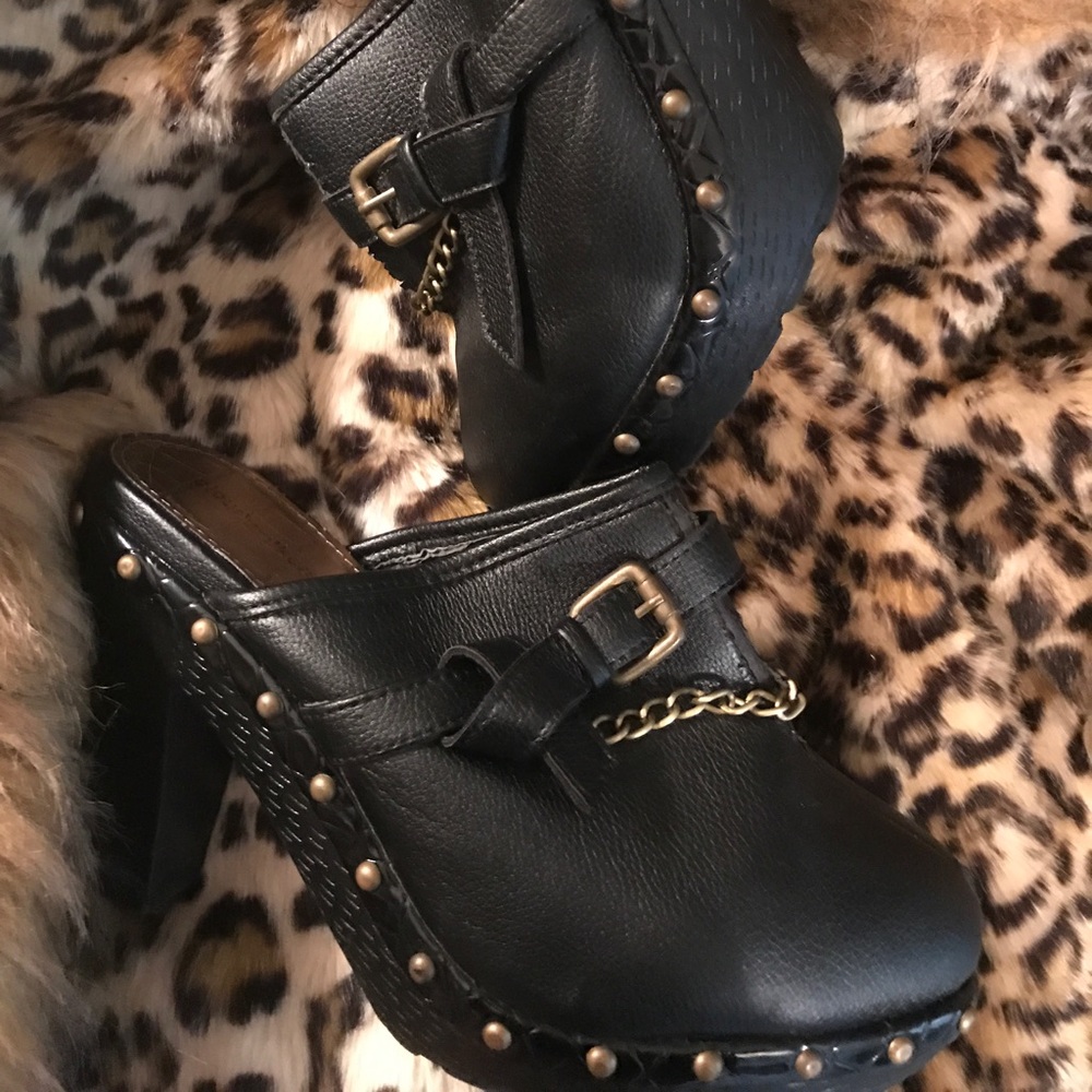 Cloudwalkers - chains, studs,,attitude - slip on