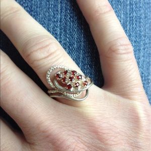Silver ring with garnets, sz 7