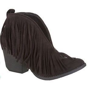 Coconuts by Matisse Fringe Bootie. Black. 6.5