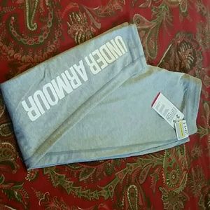 NWT Under Armour Favorite Gray/White Leggings
