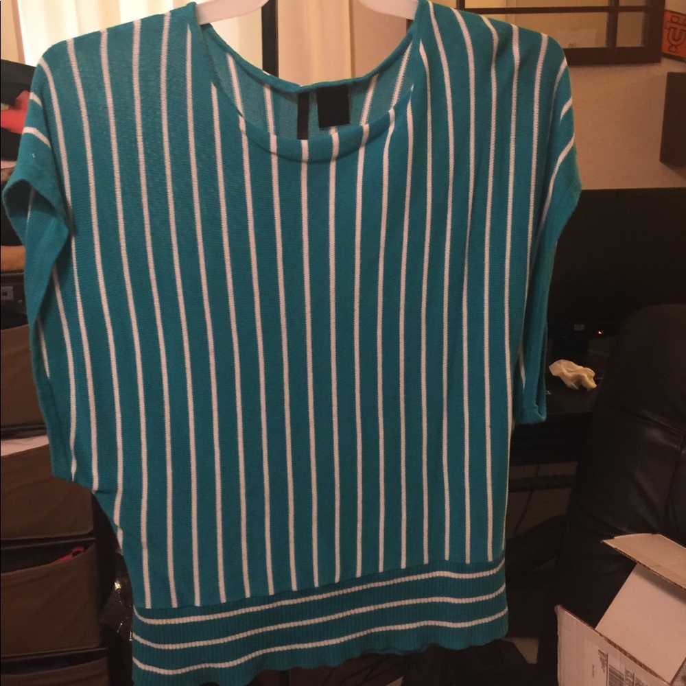 Large Women's light weight green&white sweater.