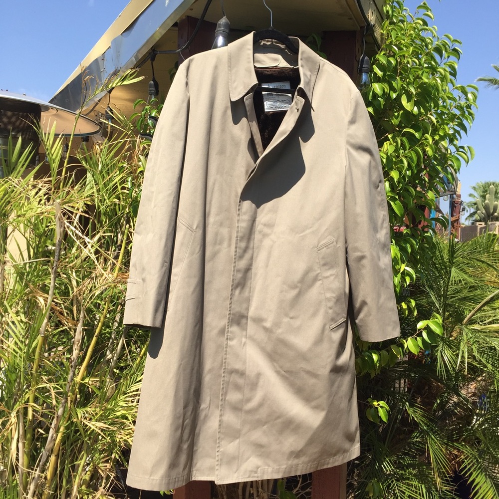 LONDON FOG WATER PROOF TRENCHCOAT, SIZE:42 REG.