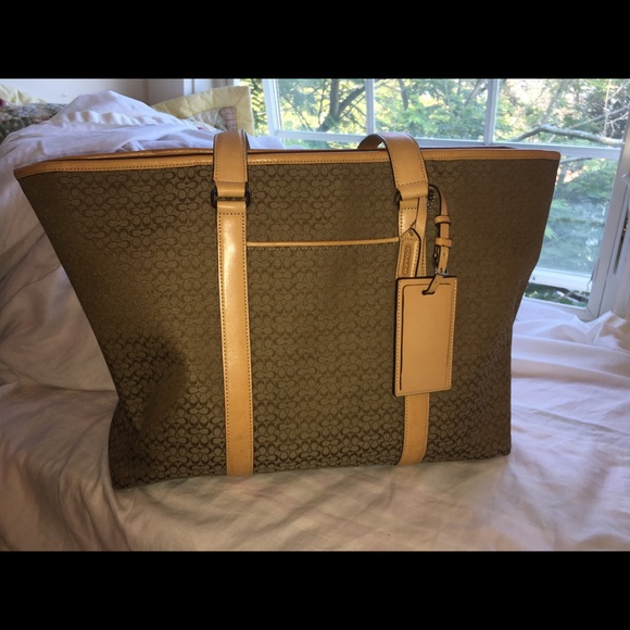 Coach travel tote - Picture 1 of 3