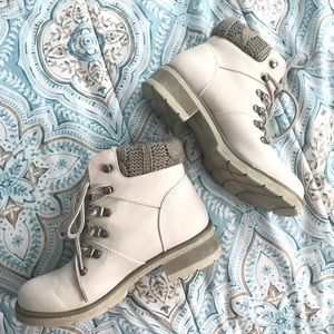 Mossimo Crochet Lined Cream Combat Boots