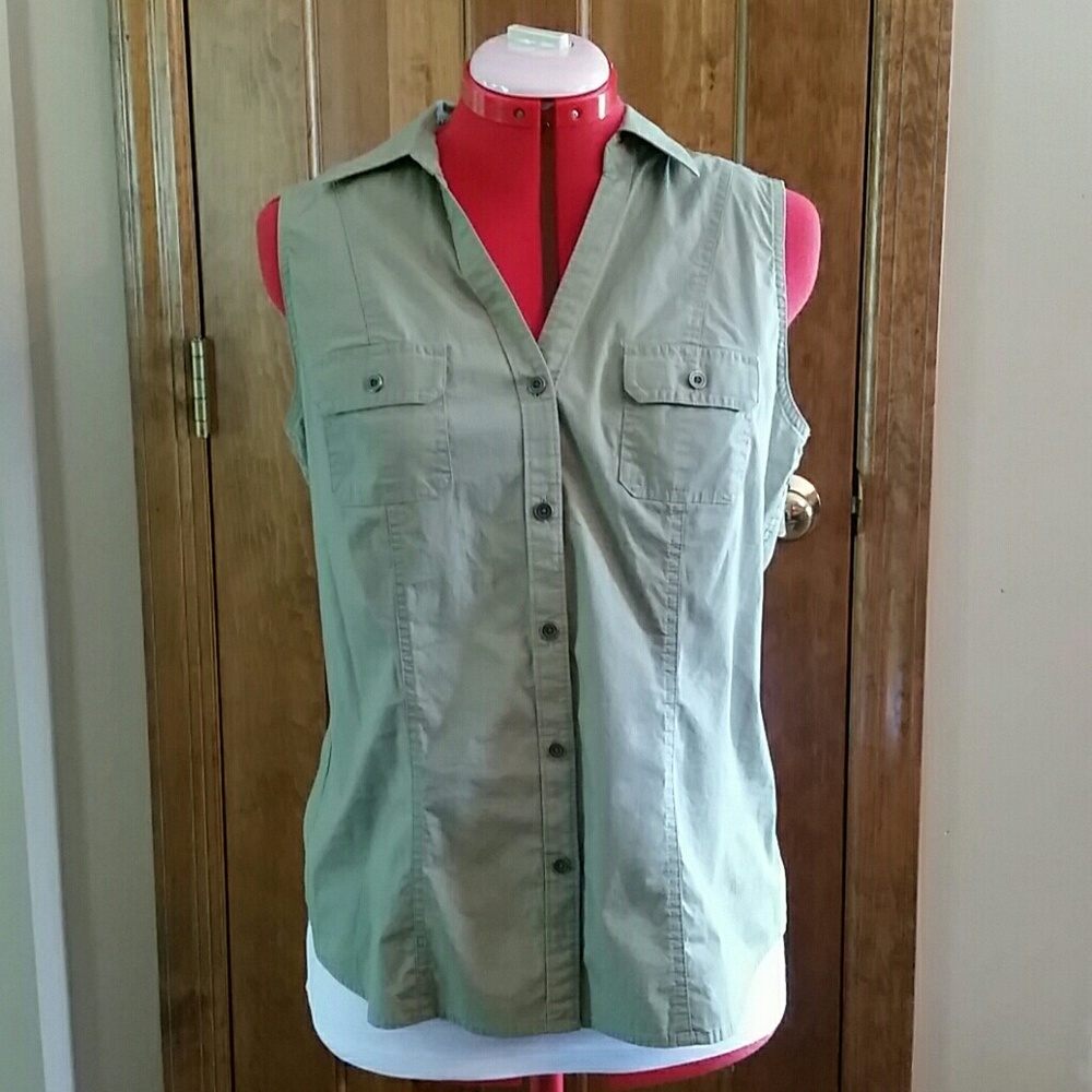 Green button down tank