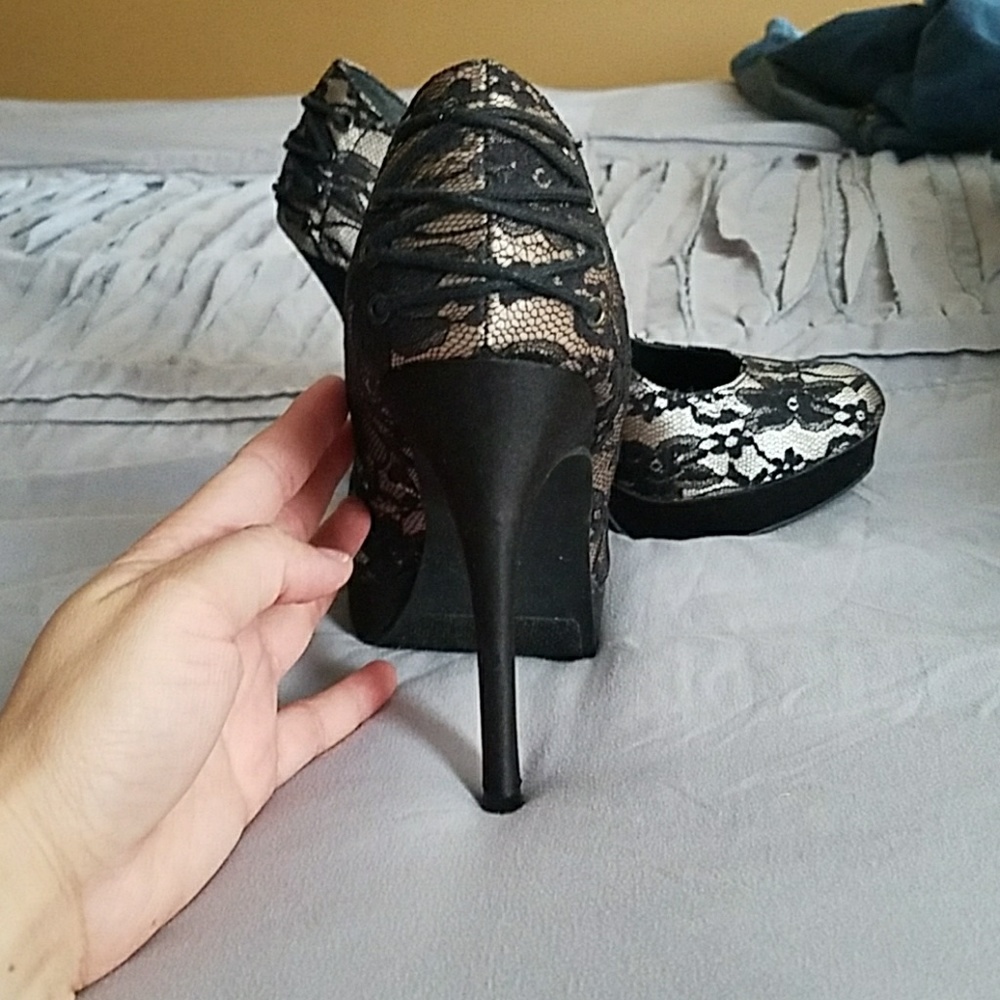 Heels - Picture 3 of 3