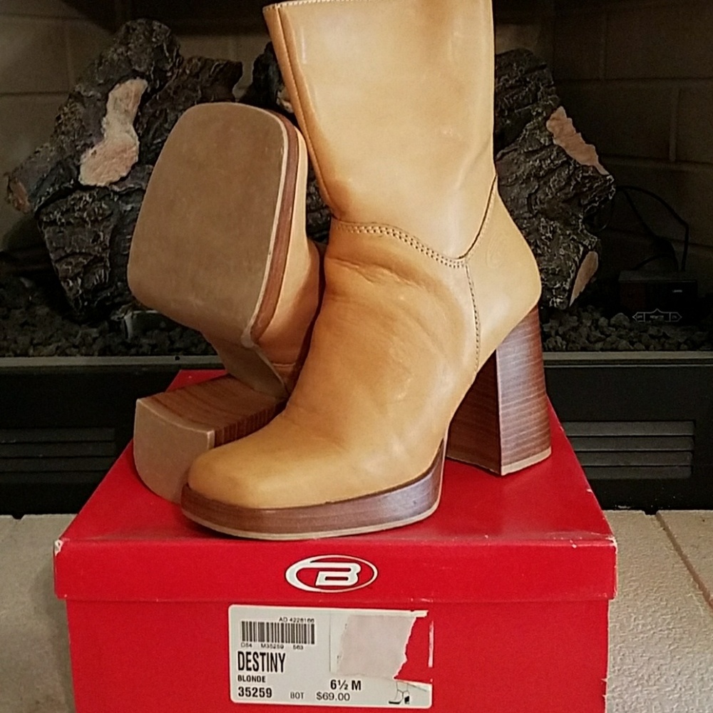 SOLD Vintage Bongo "Destiny"Blonde Sz 6.5